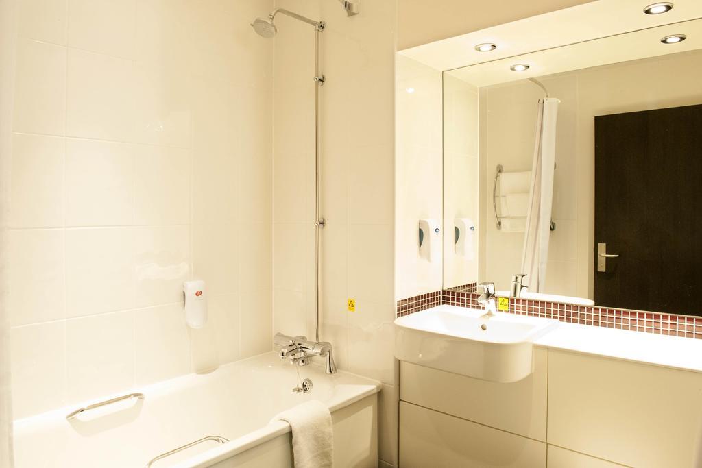 Premier Inn Southampton City Centre Номер фото